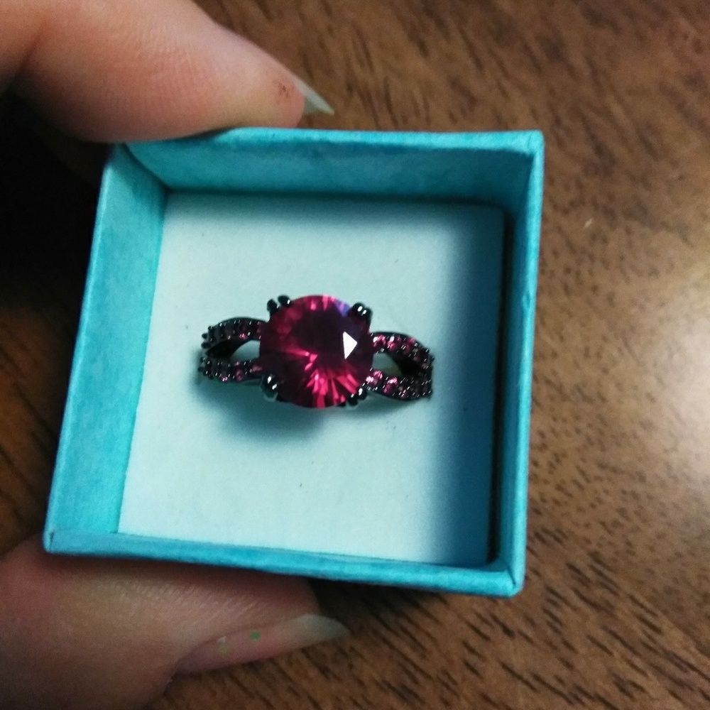 Gorgeous engagement ring size 9